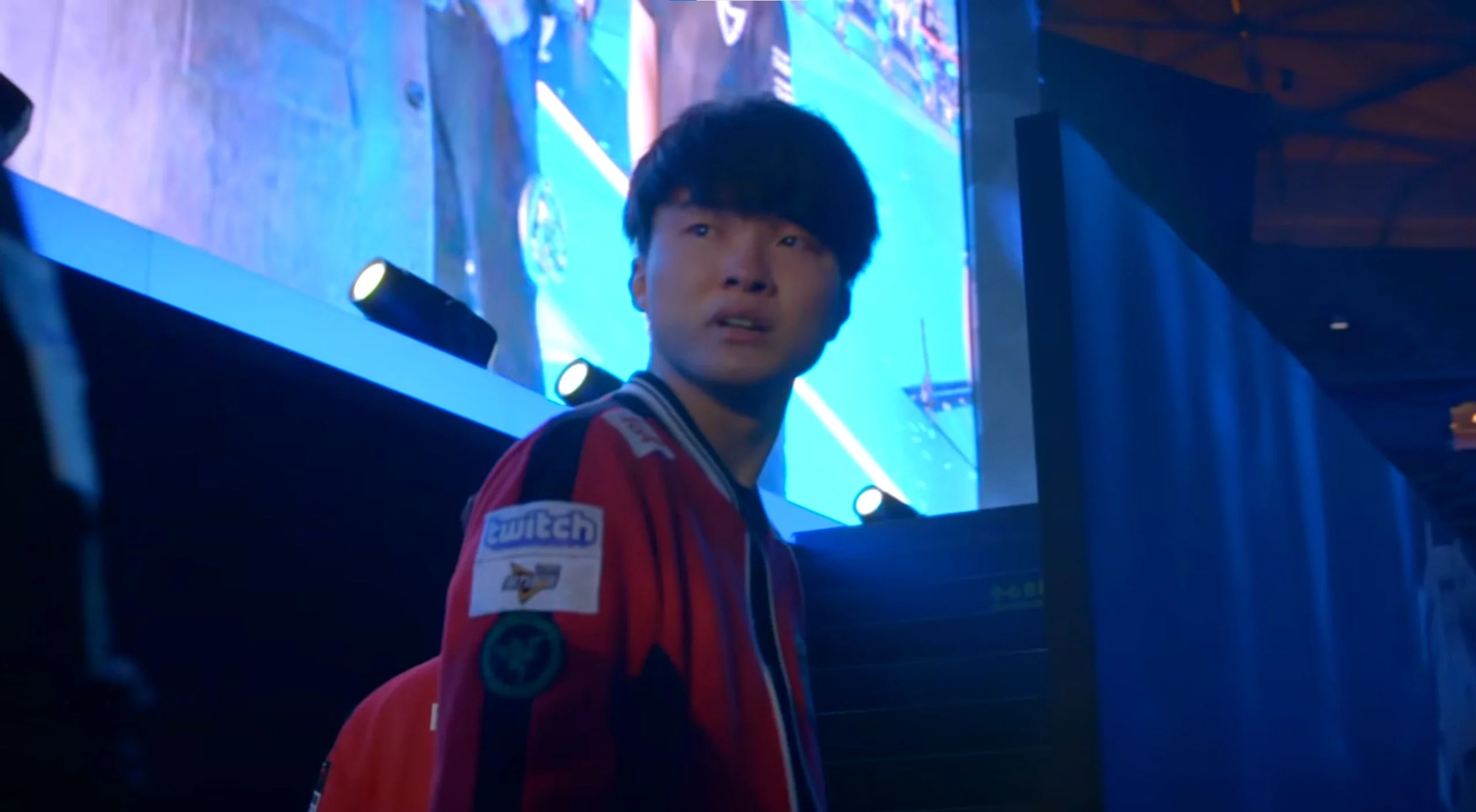 九游体育-Faker重返赛场，爆冷首场状态出色，中国队观众沸腾！再创辉煌时刻-九游体育